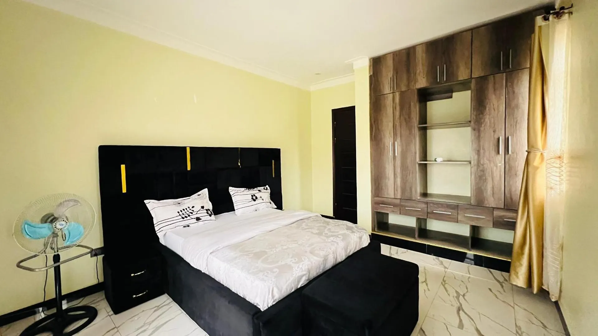 קמפאלה Signature Living Kyanja