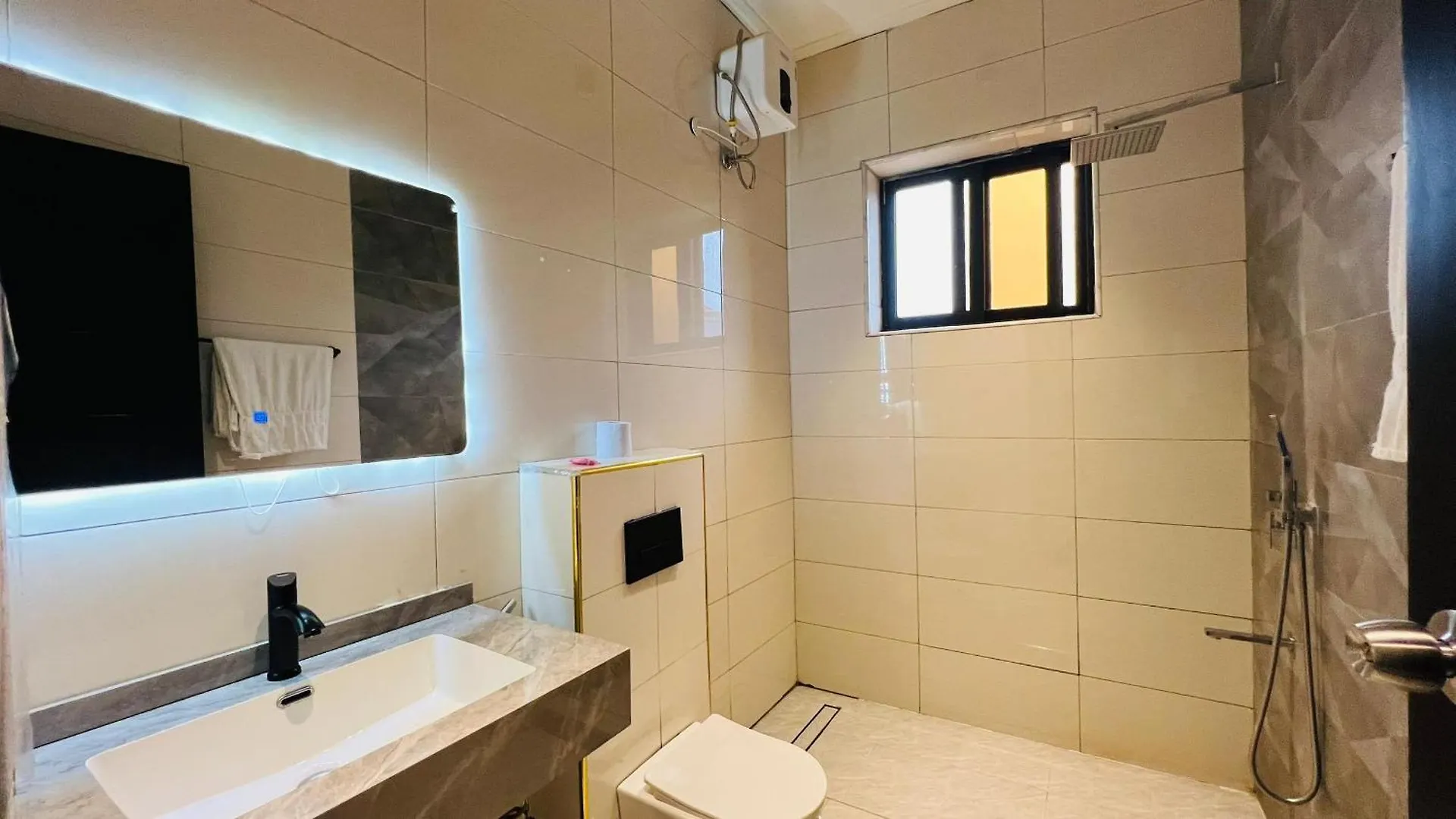 קמפאלה Signature Living Kyanja 0*,